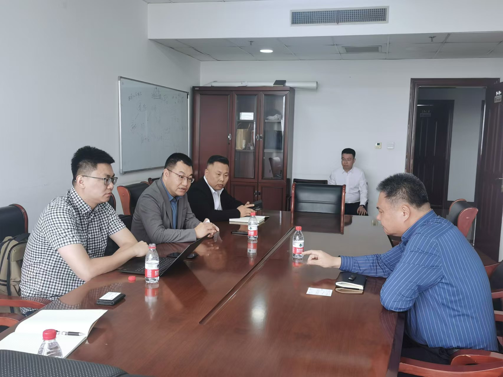 担保网应邀拜会齐齐哈尔市人民政府
