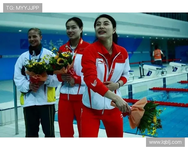 探索跳水运动的力量与美感展现人类勇气技巧与极限挑战之融合