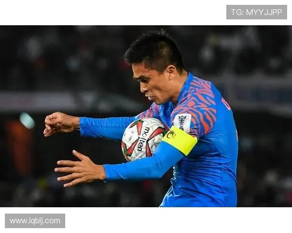 张琳芃再度领衔绿茵战场展现中国足球坚韧精神与无畏斗志 张琳芃再度领衔绿茵战场展现中国足球坚韧精神与无畏斗志