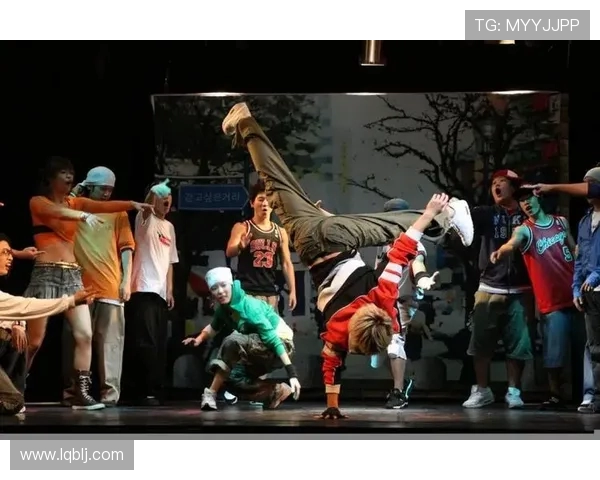 南京街舞队的中路突破之路：深度解析街舞文化与团队精神的结合