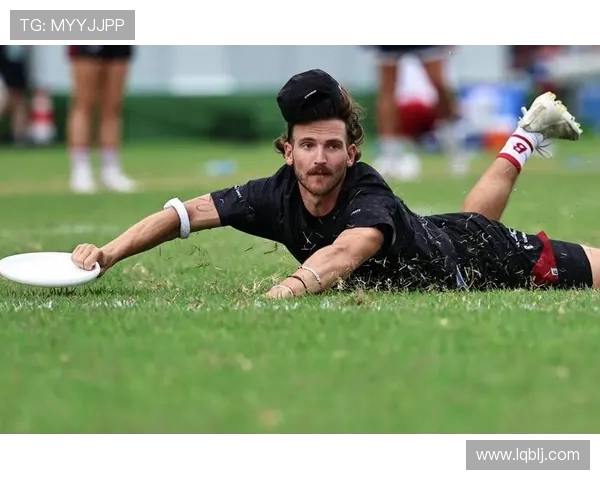 成都飞盘队在比赛中的快速转换与战术得失分析