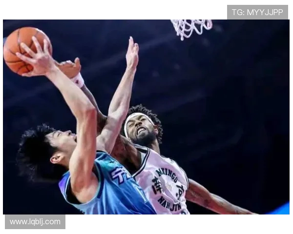 宁波町渥强势对阵展现精彩战术较量 双方剑拔弩张全力争胜 宁波町渥强势对阵展现精彩战术较量 双方剑拔弩张全力争胜